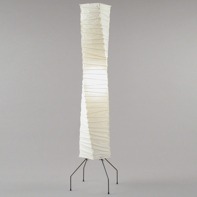 Lampadaire colonne Akari UF4-J1 par Isamu Noguchi Sentou Edition
