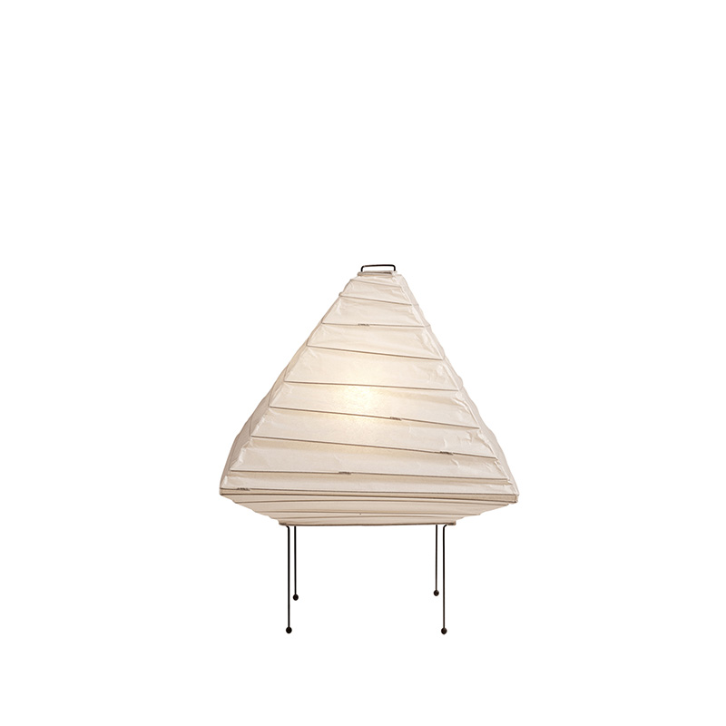 Lampe à poser Akari 5X en papier washi, design Isamu Noguchi